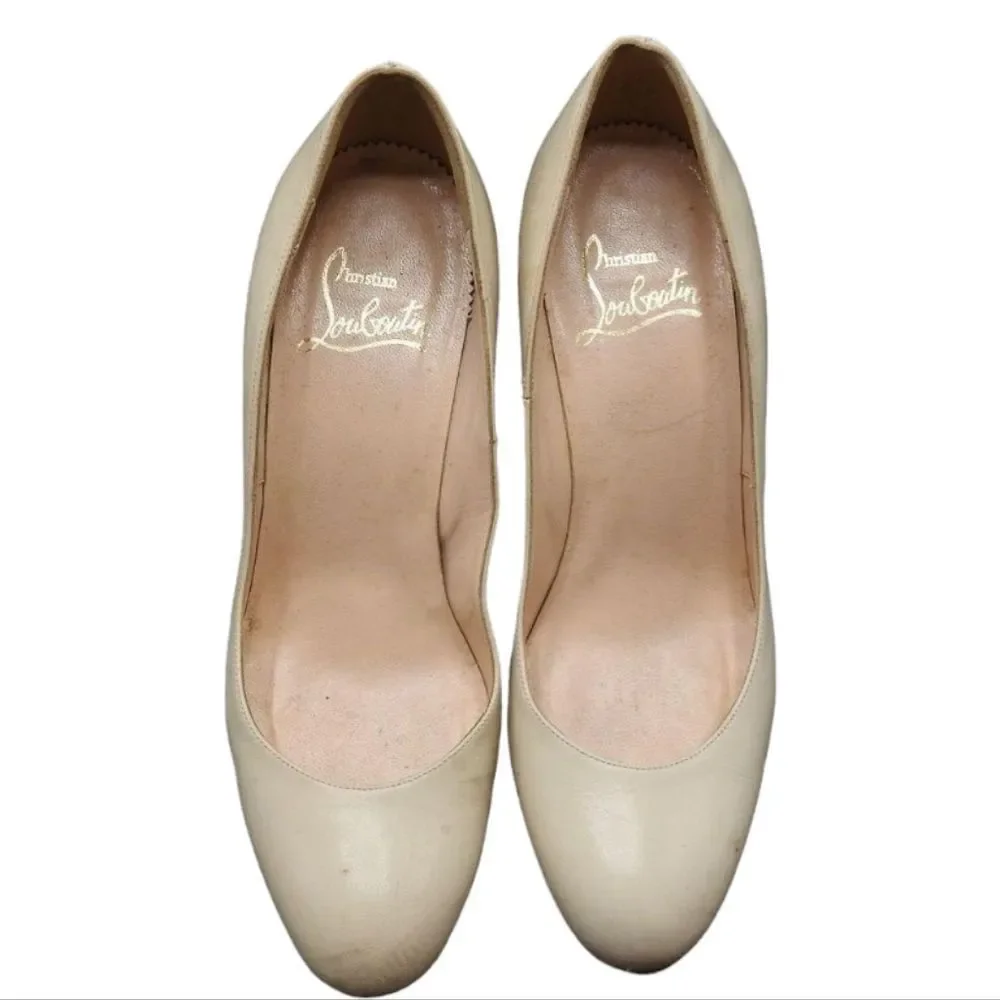 CHRISTIAN LOUBOUTIN Light Cream Off-White Round Toe‎ Pump Size 6.5